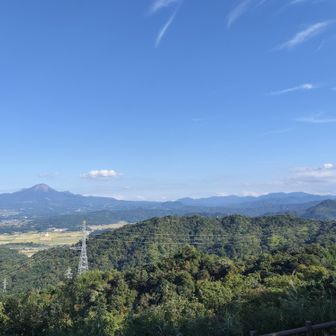 向こうから見えたから安田要害山から母塚山も見えるようになったわ