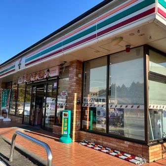 バス停のすぐ近くにセブンイレブンありました