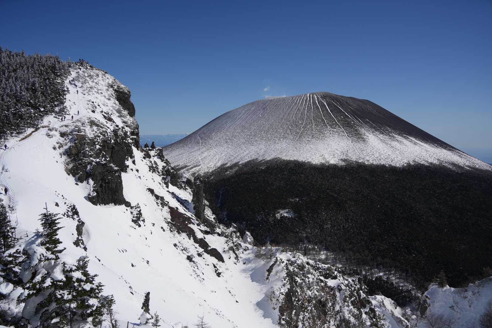 槍ヶ鞘からついに浅間山が見えました！想像以上のガトーショコラ。