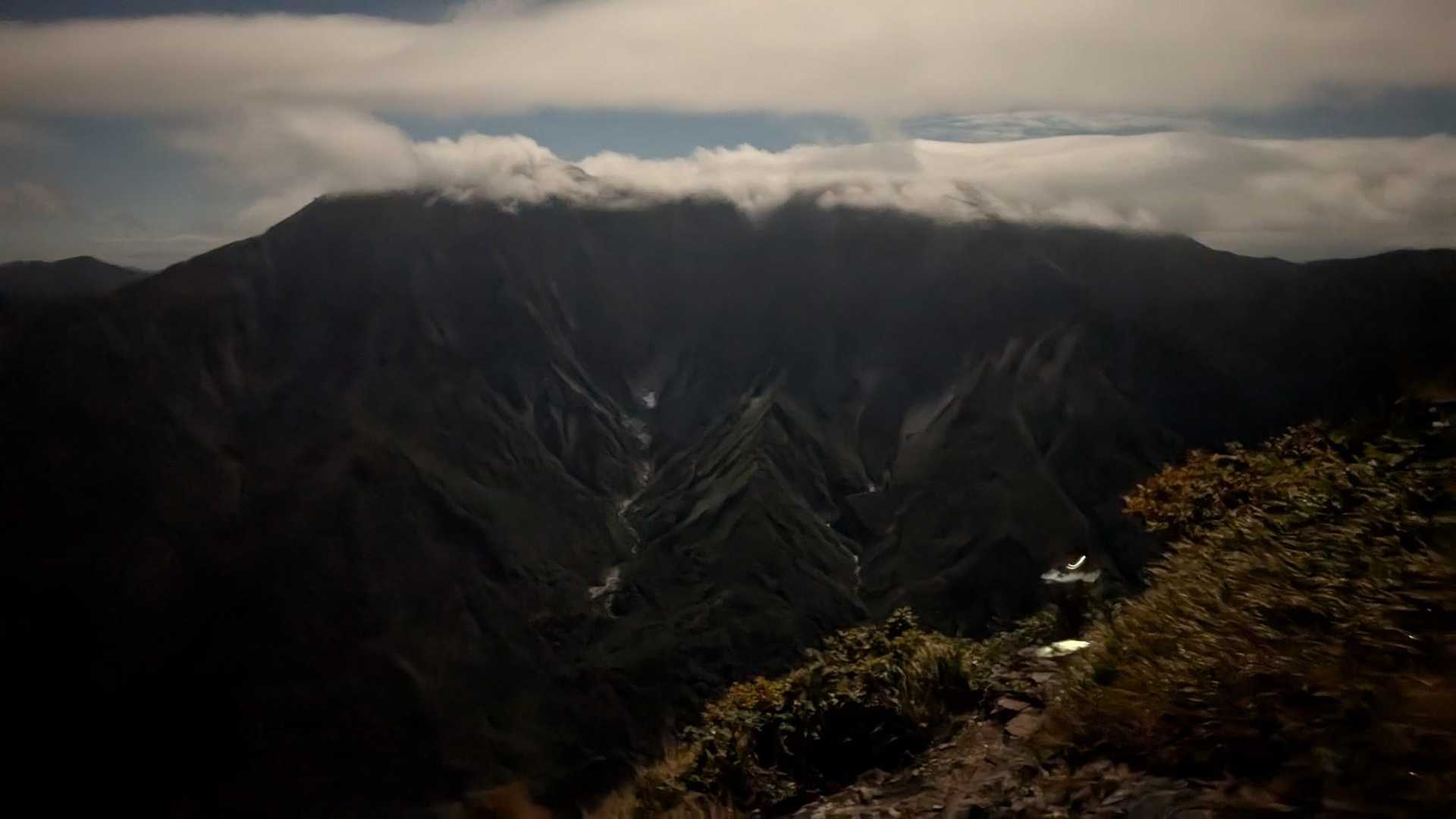 登山口から付かず離れずの女性クライマー。よいペースメーカーさんでした