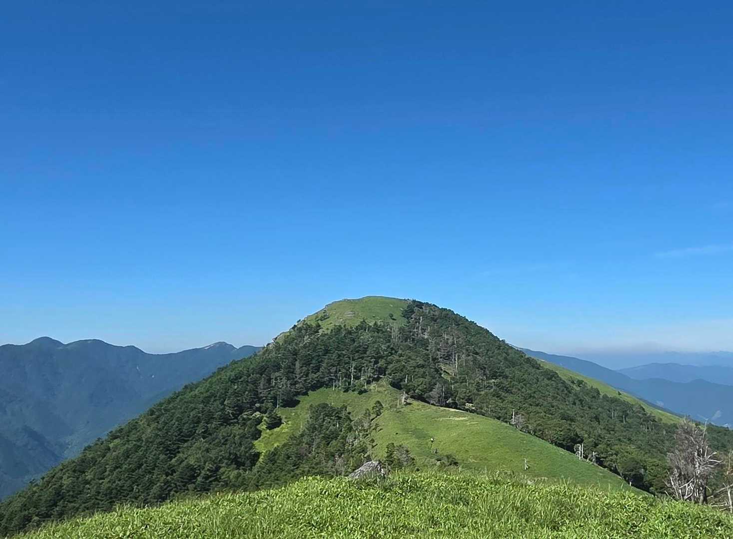 もうすぐ山頂！

何か既視感が
お侍の月代に見えてきた…

振り返ると六兵衛さん？？
(ステキな金縛り)