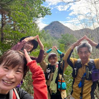 尖山バックに はいチーズ