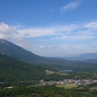 山頂からの眺めは抜群👍
後方に万年山の姿もきれいに見えて…