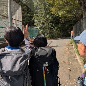 羽黒峠で🐼岩をご案内したお姉さま！
🧑‍🤝‍🧑「無事に発見できました〜！」