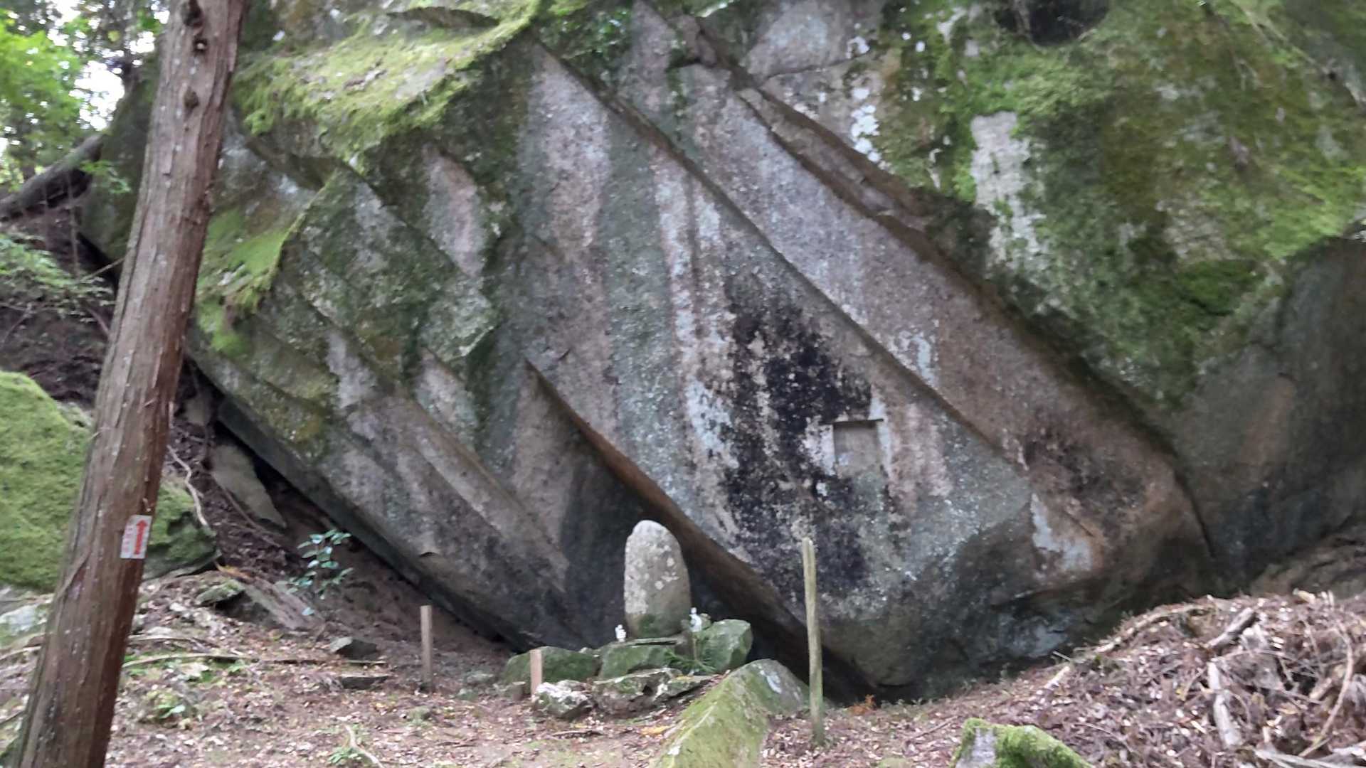 突然現れる巨岩👀❢