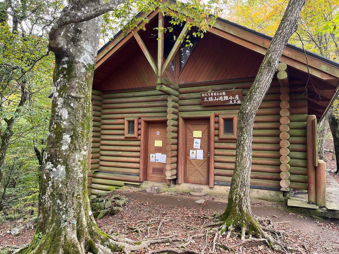 避難小屋のトイレは思いのほか綺麗でした😊