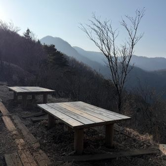 犬越路の避難小屋に着きました
ここまで結構ハードだった💦