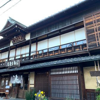 手打蕎麦鶴㐂

建物は1887年築
国の登録有形文化財

