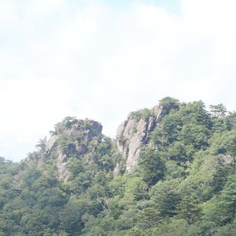 見晴らし岩から二ッ箭岩峰