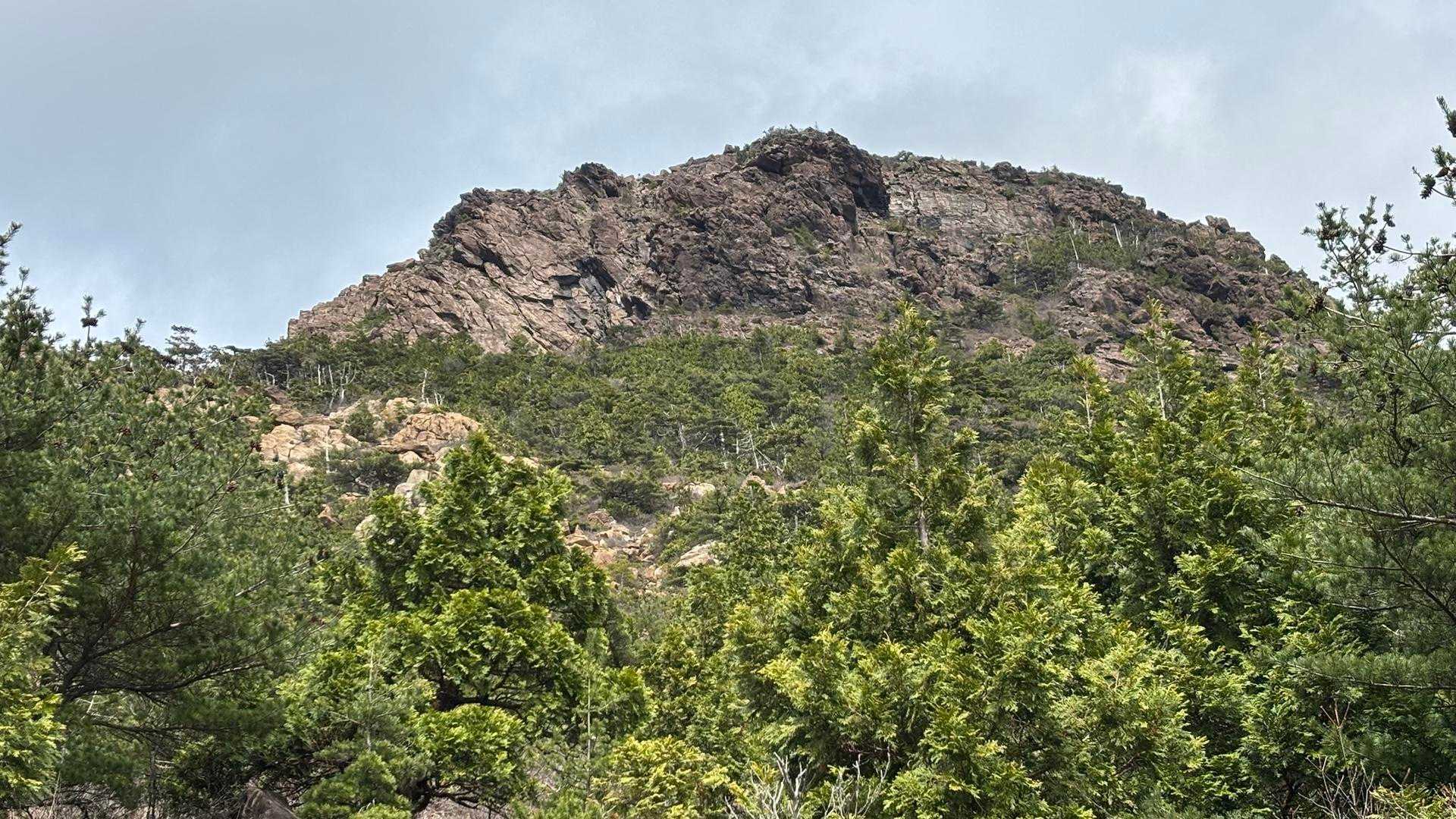 今日は眺めるだけの八巻山🪨