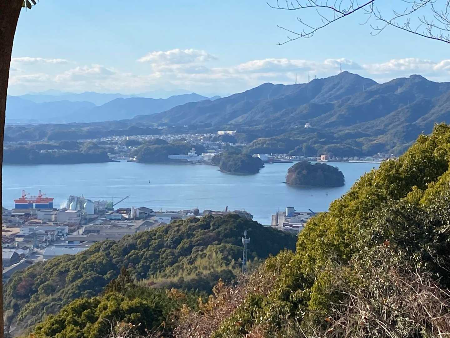 浦戸湾に浮かぶ二つの島🏝️
名前は…すいません🙇‍♂️
勉強📖不足です…💧😢