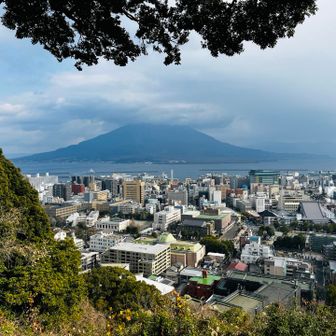 直ぐに止みました！期待した虹は見れませんでしたが、ずっと見てられる風景です🌋