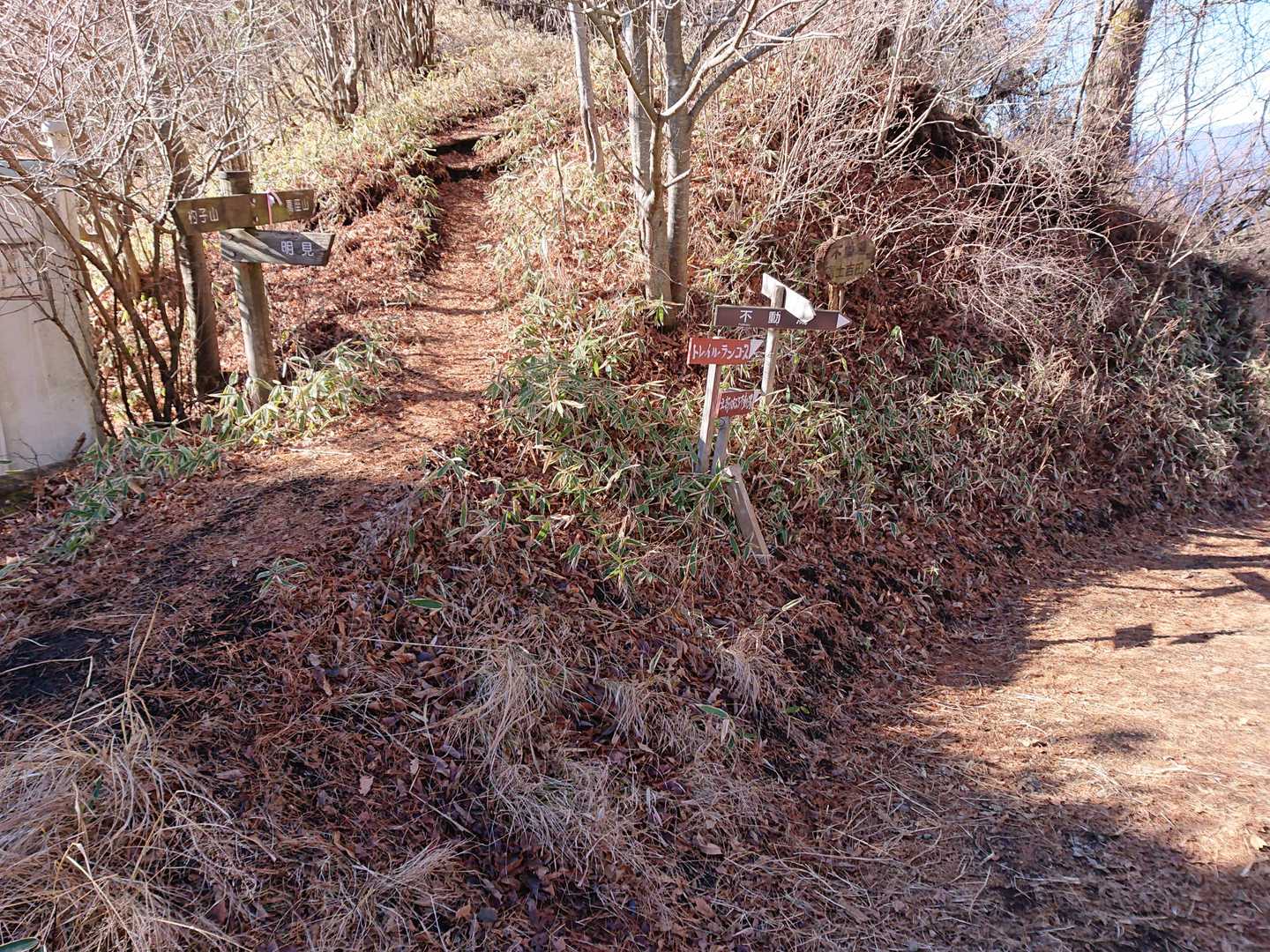 杓子山はコースが何本もあるから道迷いに注意と思う
分岐ではヤマップみよう