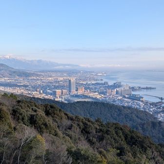 大津市西部の街並み、比良山もくっきり