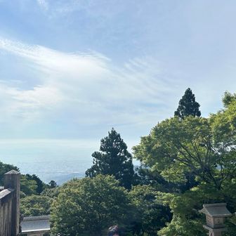 早朝にいるのは山を登ってきた人だけ（ケーブルカーはまだ動いてない）