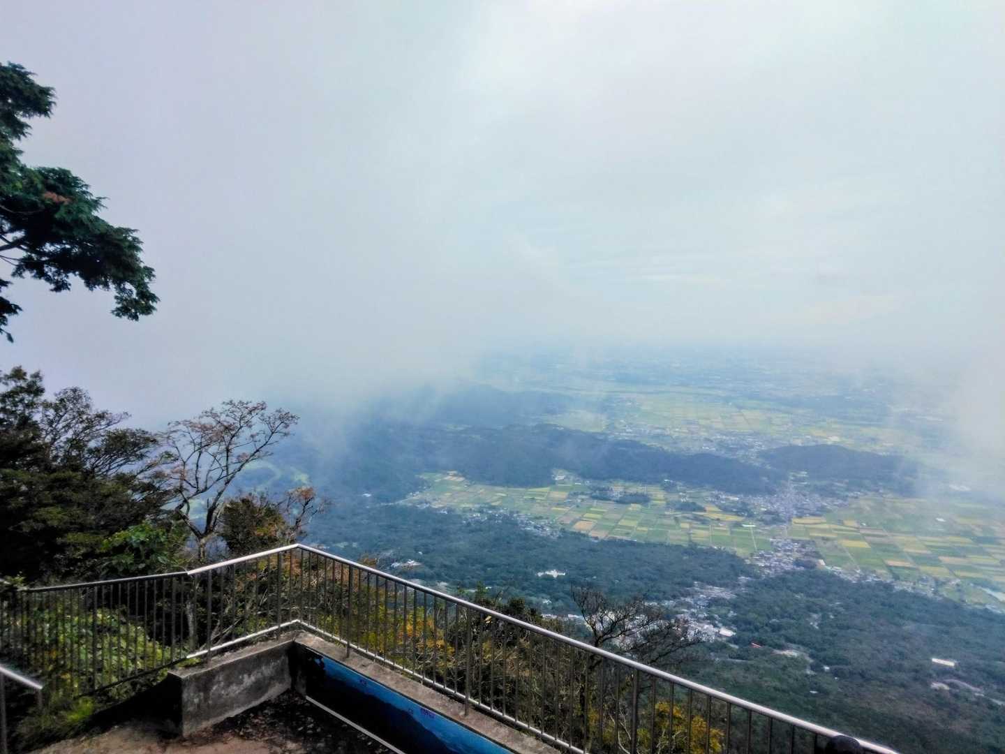 宝篋山方面
やっぱり雲で見えず！
昨日は逆方面から見てました(^◇^;)