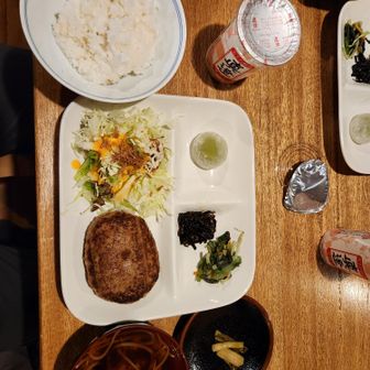 晩御飯、ご飯と味噌汁はお代わり自由
日本酒も美味しかった