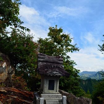 山頂祠
