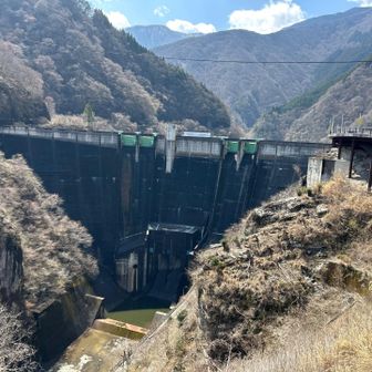 二瀬ダム展望台より。雄々しい。