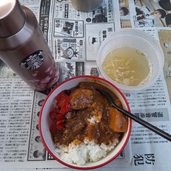 夕食は無印良品のゴロゴロ野菜カレー&コムタンスープ&オレンジ✨