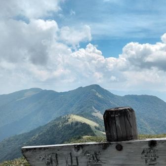 ちち山別れまでやっと帰って来ました！行きは見えなかった冠山、平家平が見えた…今度はこちらの縦走行きたい😀