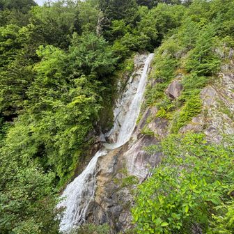 滝壺もある2段の滝