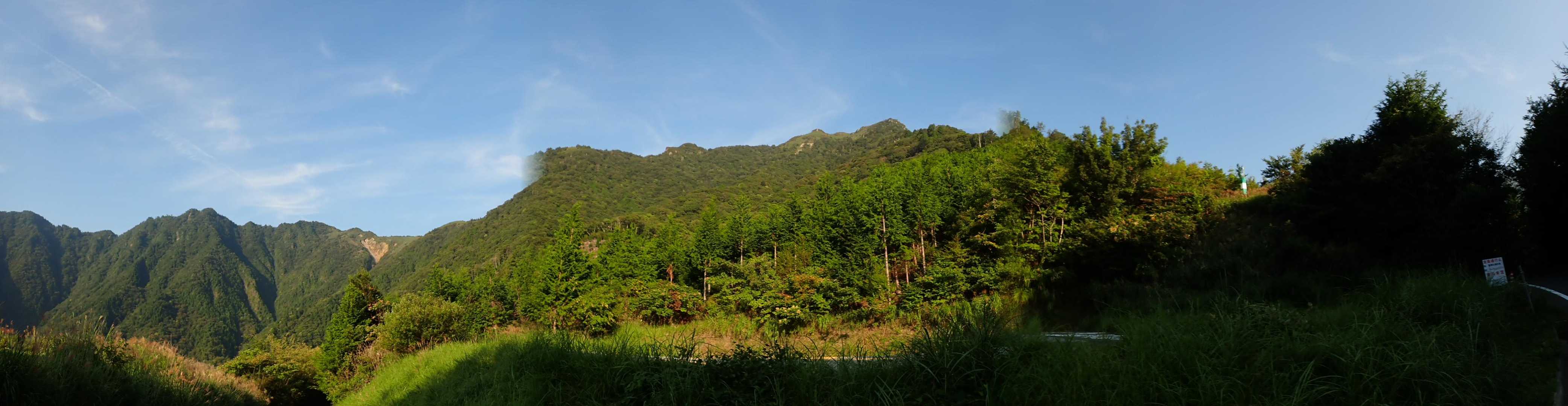 寒風山・笹ヶ峰周回 | 急登の先にひろがる四国名峰。360度のパノラマコースの写真
