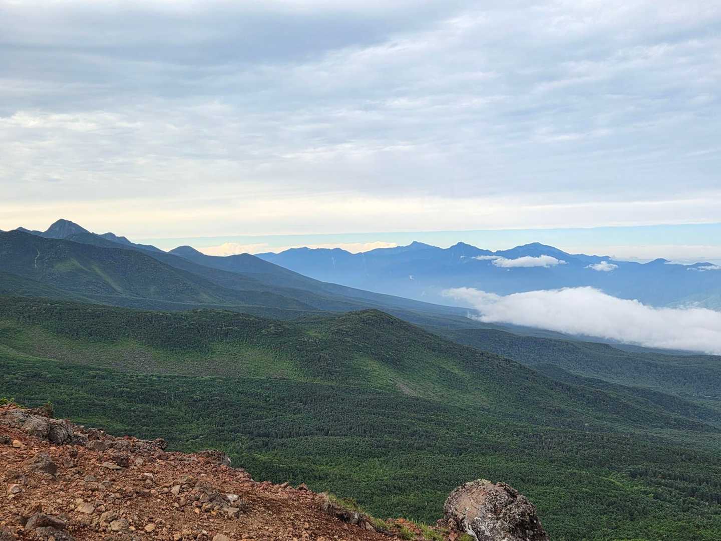 麦草峠-大石峠-中小場-茶臼山-縞枯山-雨池峠 周回コースの写真