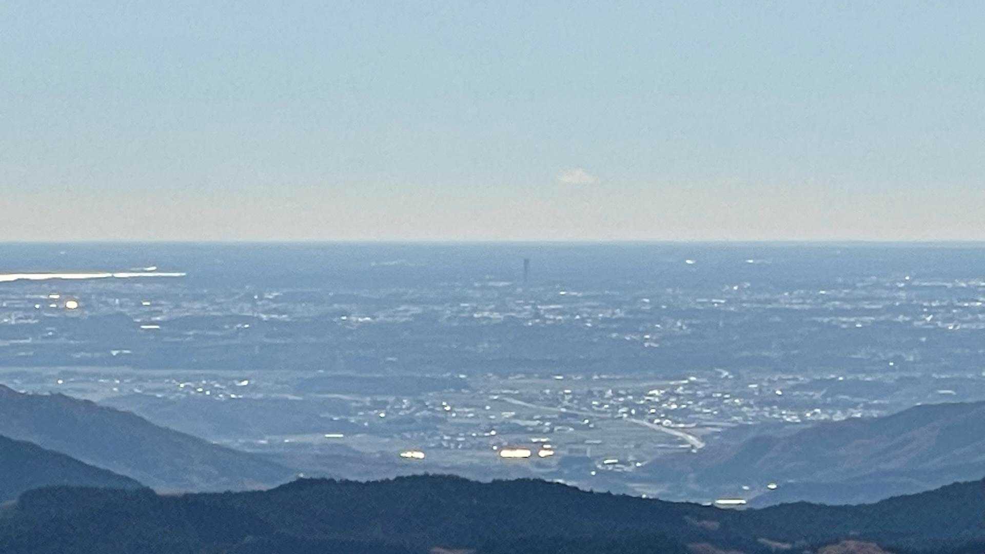 絶景やね‼️
肉眼ではうっすら富士山🗻が見えるのに…
写真には映らんかった😅