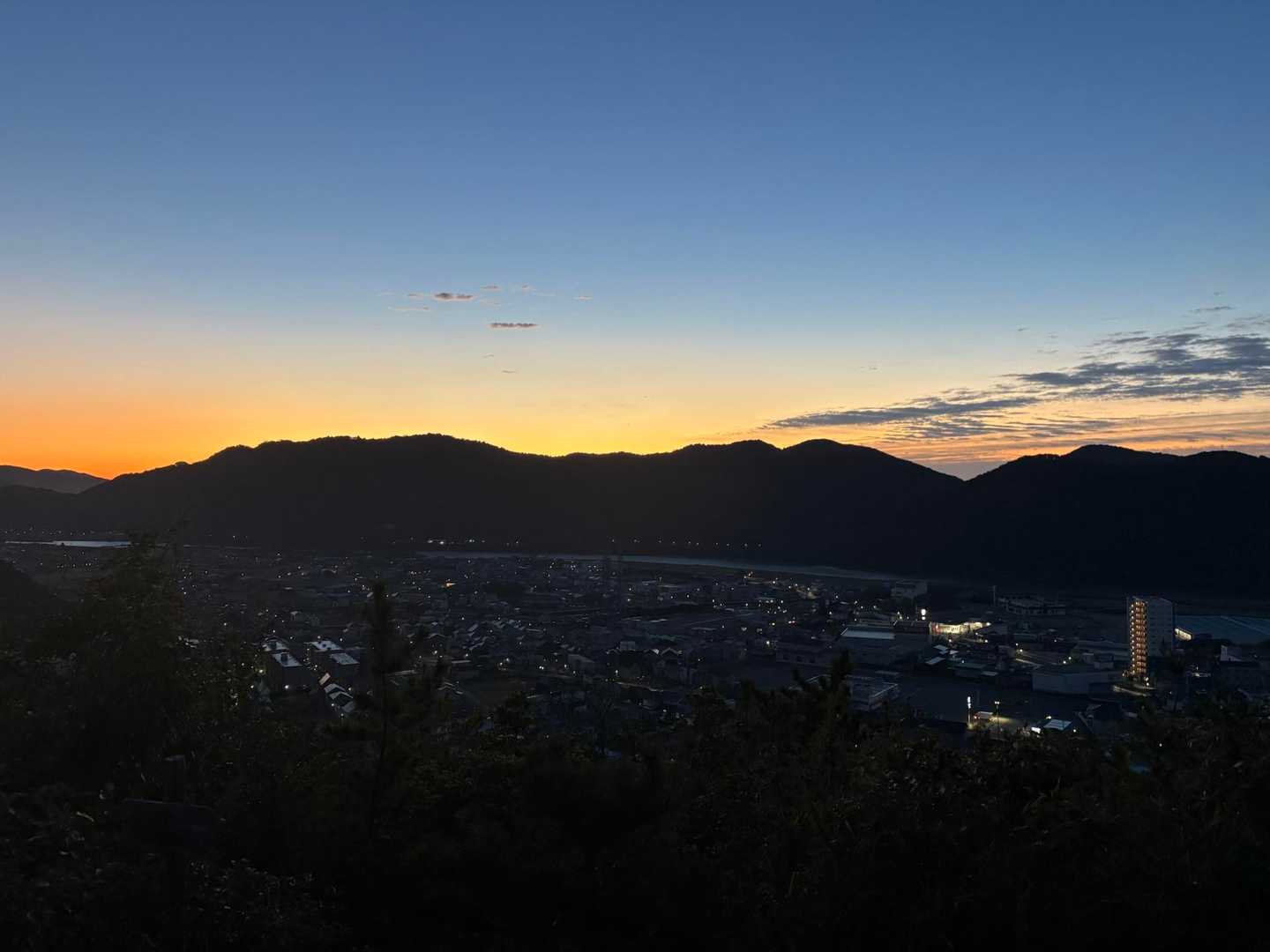 雄鷹台山登山口〜雄鷹台山｜ドウダンツツジの道 往復コースの写真