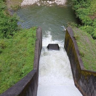 水沼ダム
水量が多いので、迫力があります。