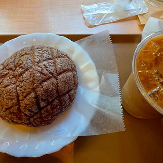 下山後のお疲れカフェ
今日は、ありました。
発酵バターチョコメロンパン😋
前回は、パンが、売り切れでほとんどなかったけど、今日は、ありました。😅