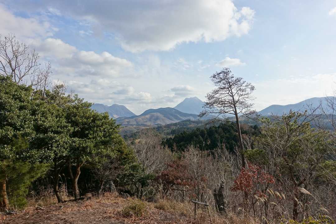 南は由布岳、鶴見岳。