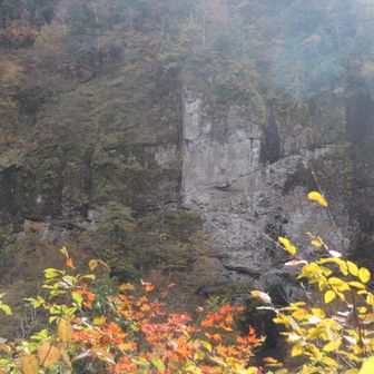 迫力の大岩壁