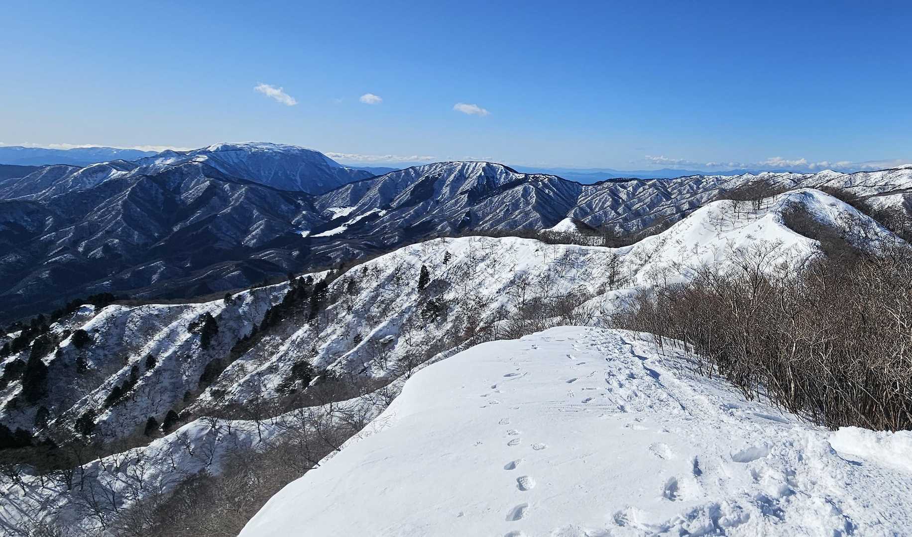 あーいい眺めだなー✨
さ、貝月山へ向かおう
