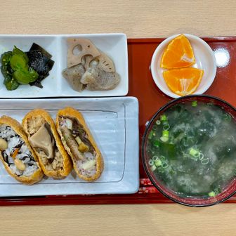 ¥1000だったかな？おいなりさんがとっても美味しい！