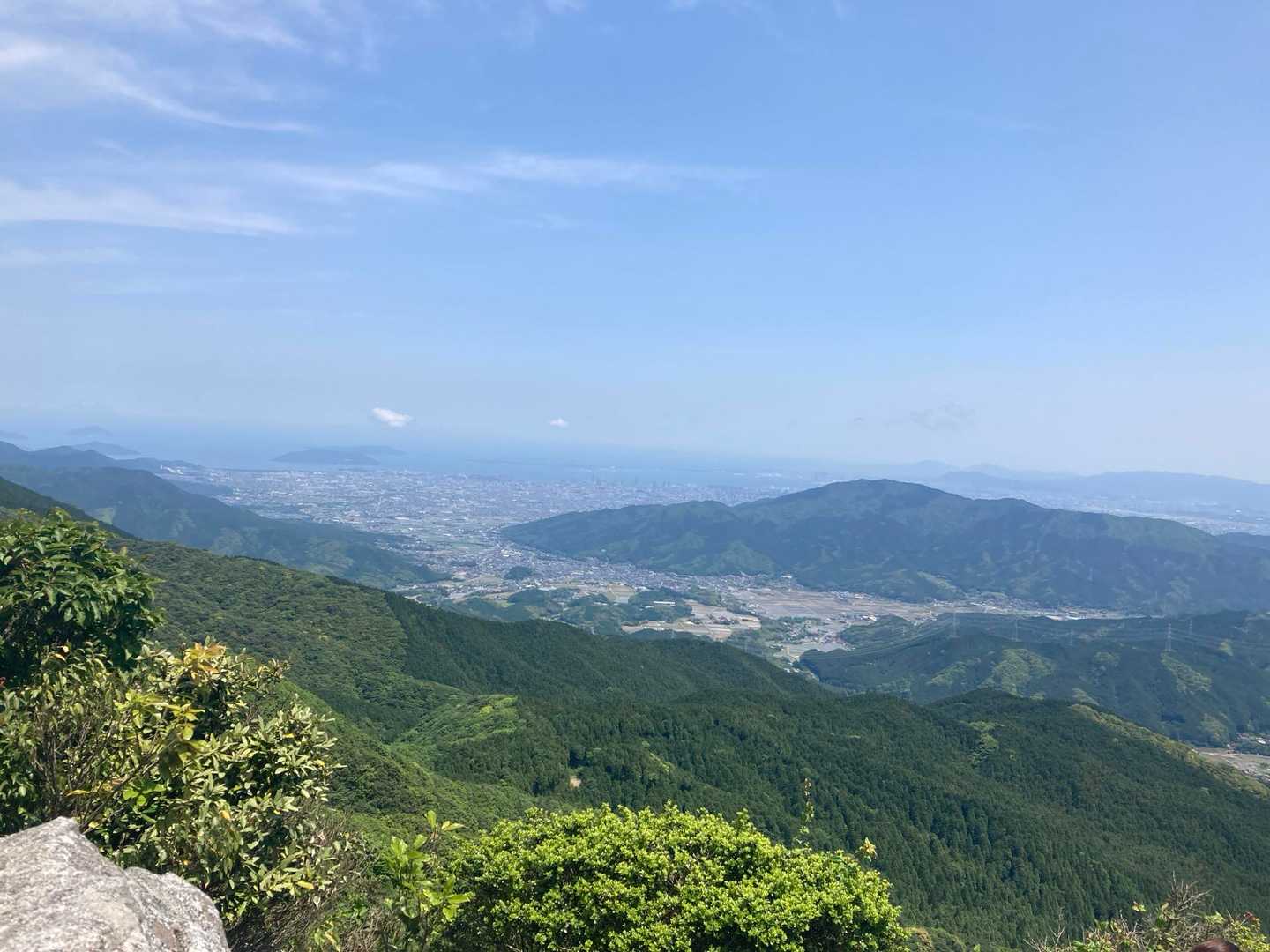 鬼ヶ鼻岩・猟師岩山 | シャクナゲが尾根筋を彩る縦走ルートの写真
