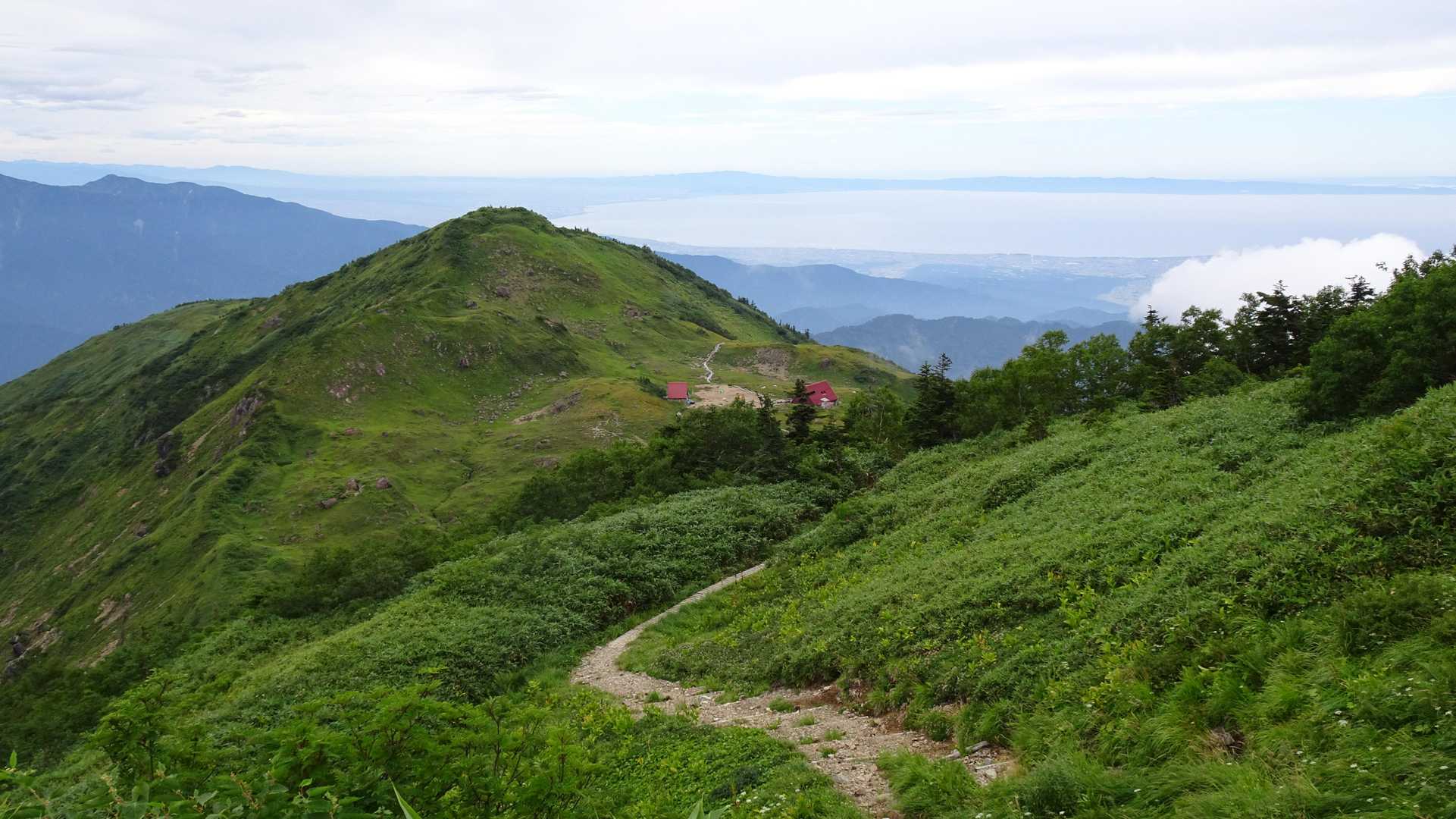 朝日小屋見えた🙌