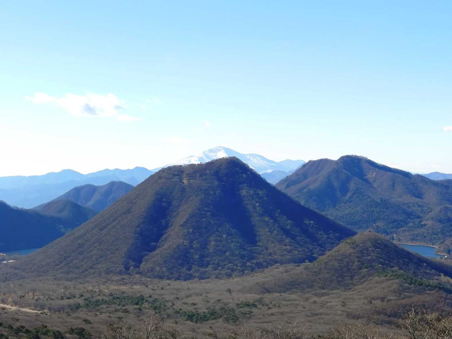 今日1番の景観
雄岳からは榛名富士と外輪山
奥には浅間山
見切れてるけど左手にある相馬山の絶壁もよきでした⛰️

もっと引きで撮ればと後に思った📸