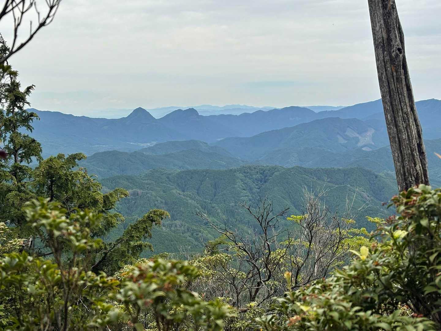 兜岳と鎧岳がちらっと👀