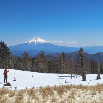 山頂には10名くらいいたかな
その内の2人の方と今日の最高のコンディション感動を分かちあった👏