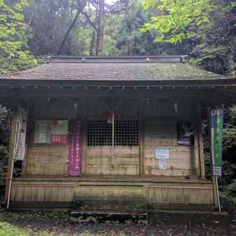 男体神社