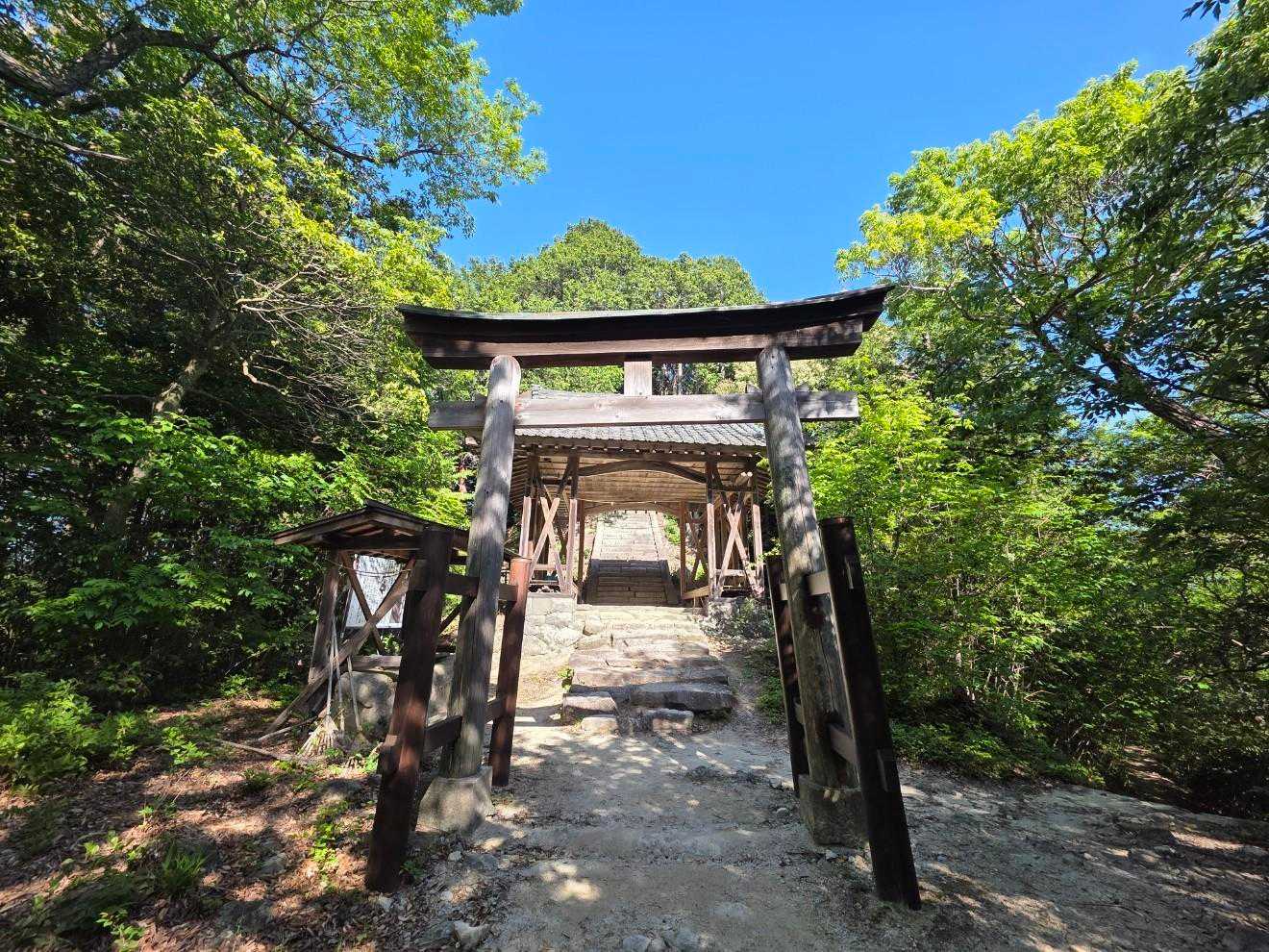 鳥居前から