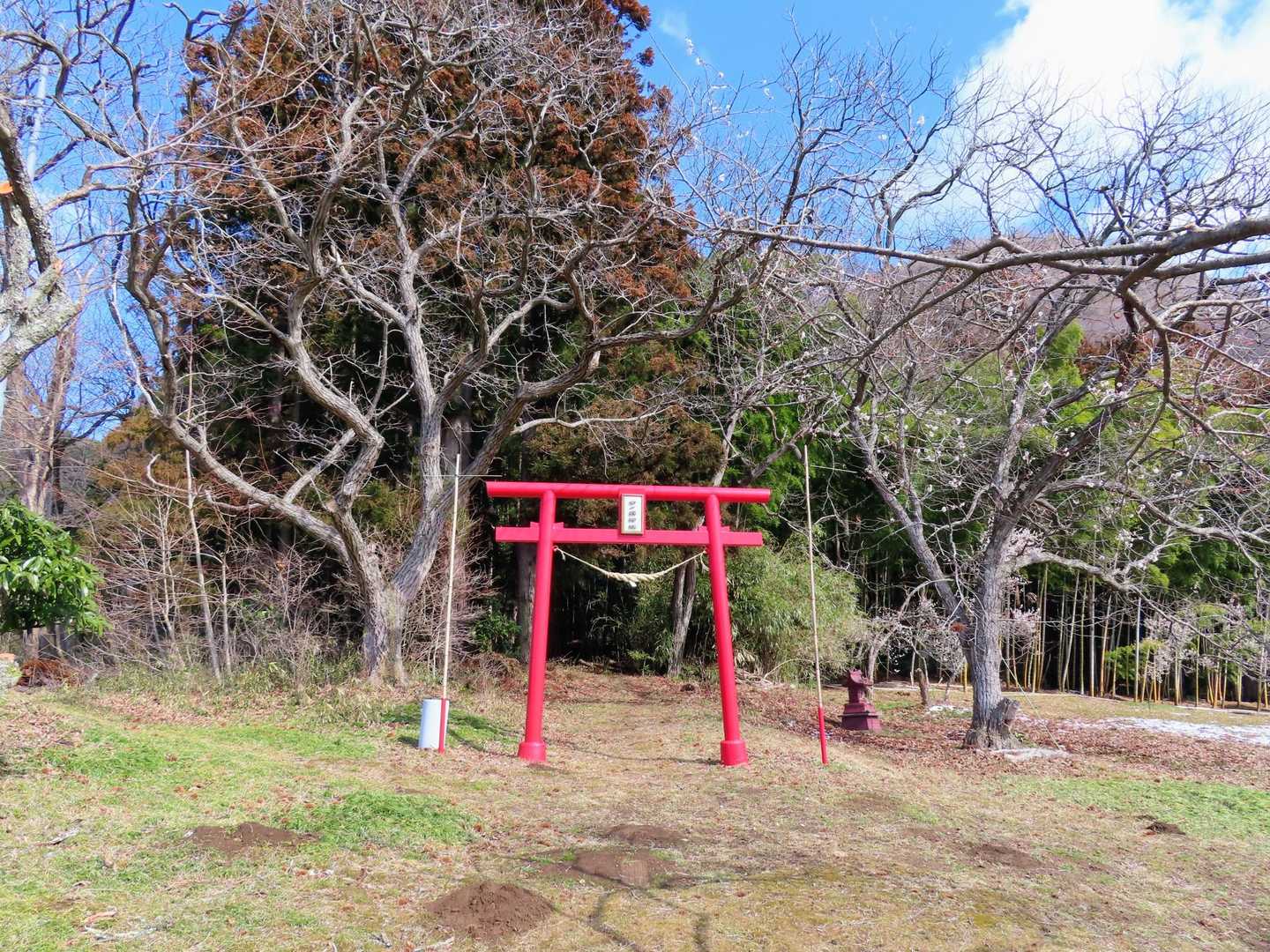
中ノ森神社、
鳥居前に駐車させてもらってスタート。

