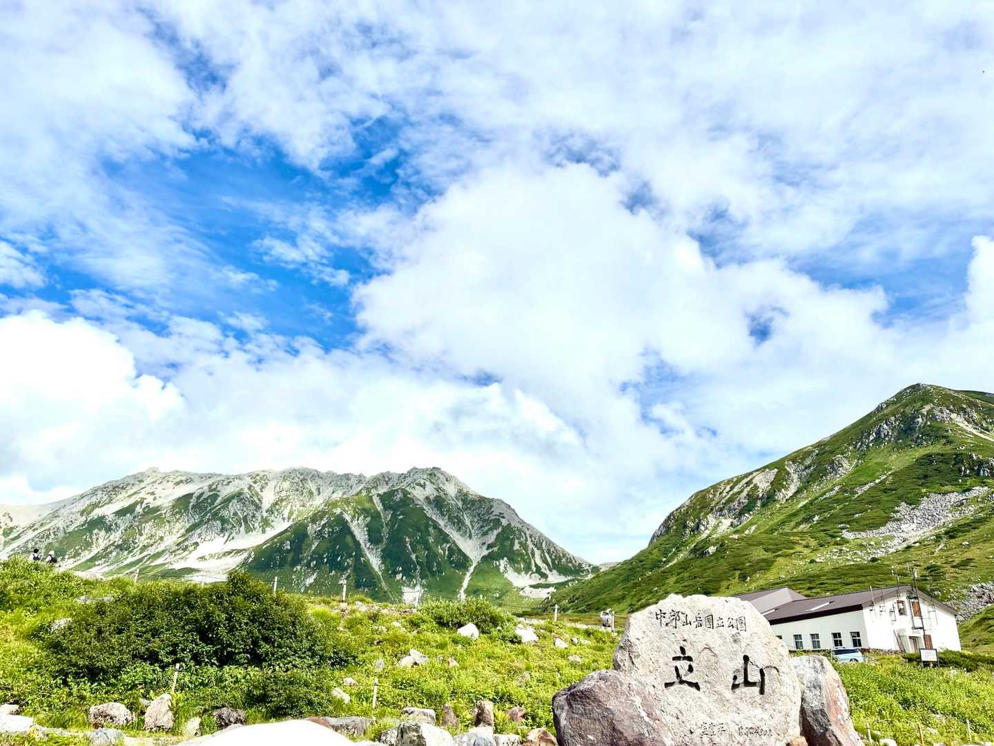 立山の素晴らしい景色
一ノ越、雄山、みんな見える