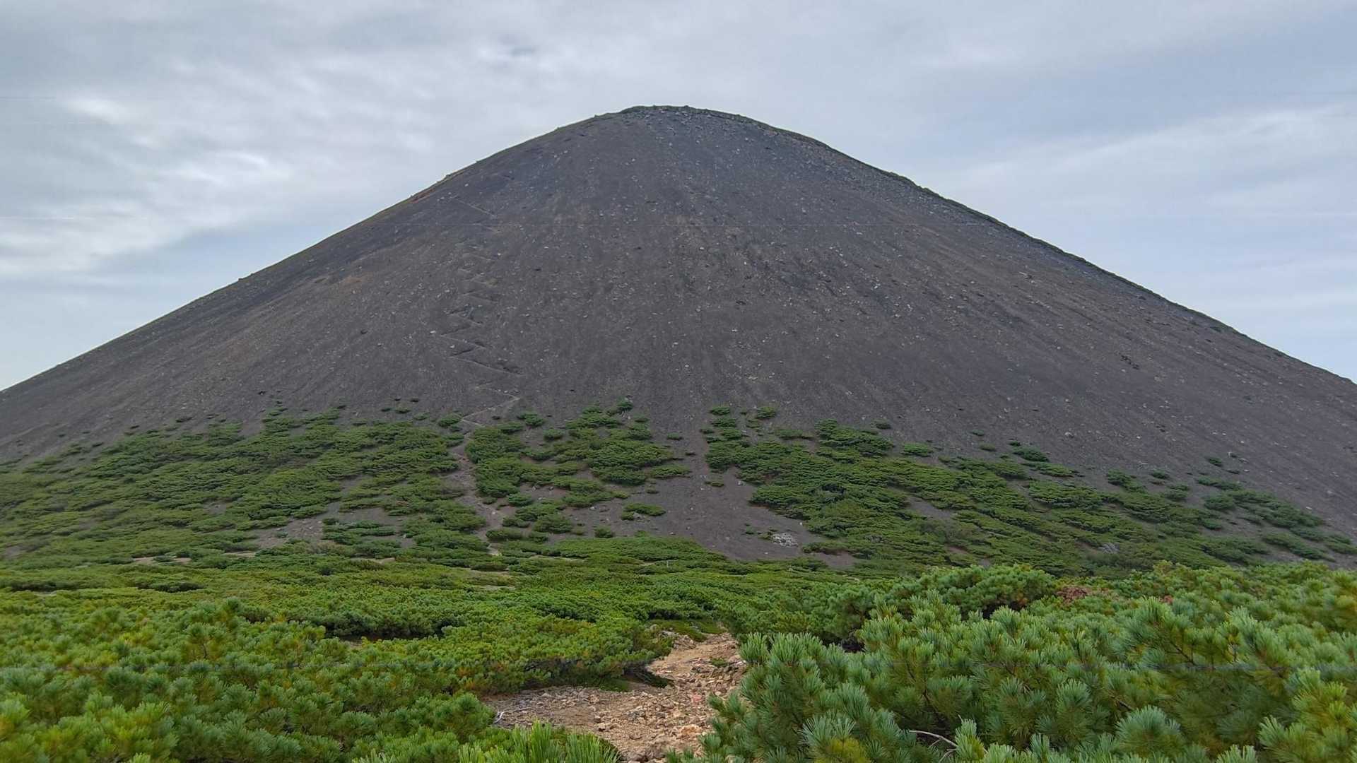 これ登るの？（阿寒富士）