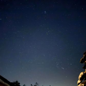 山小屋で夕食を済ませたあとは星空観測