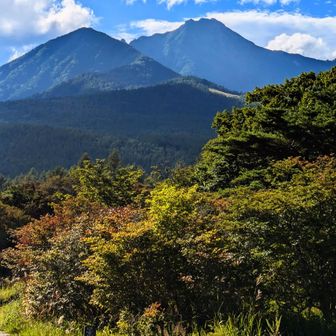 振り返って赤岳と牛首山、あそこから降りて来た👏