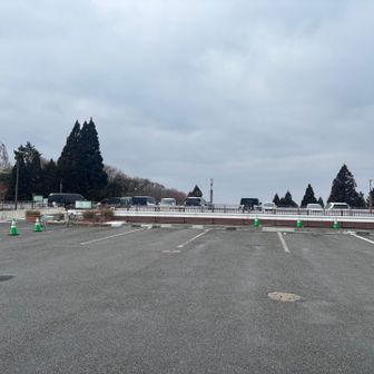 雪がすっかり溶けた駐車場に戻りました〜