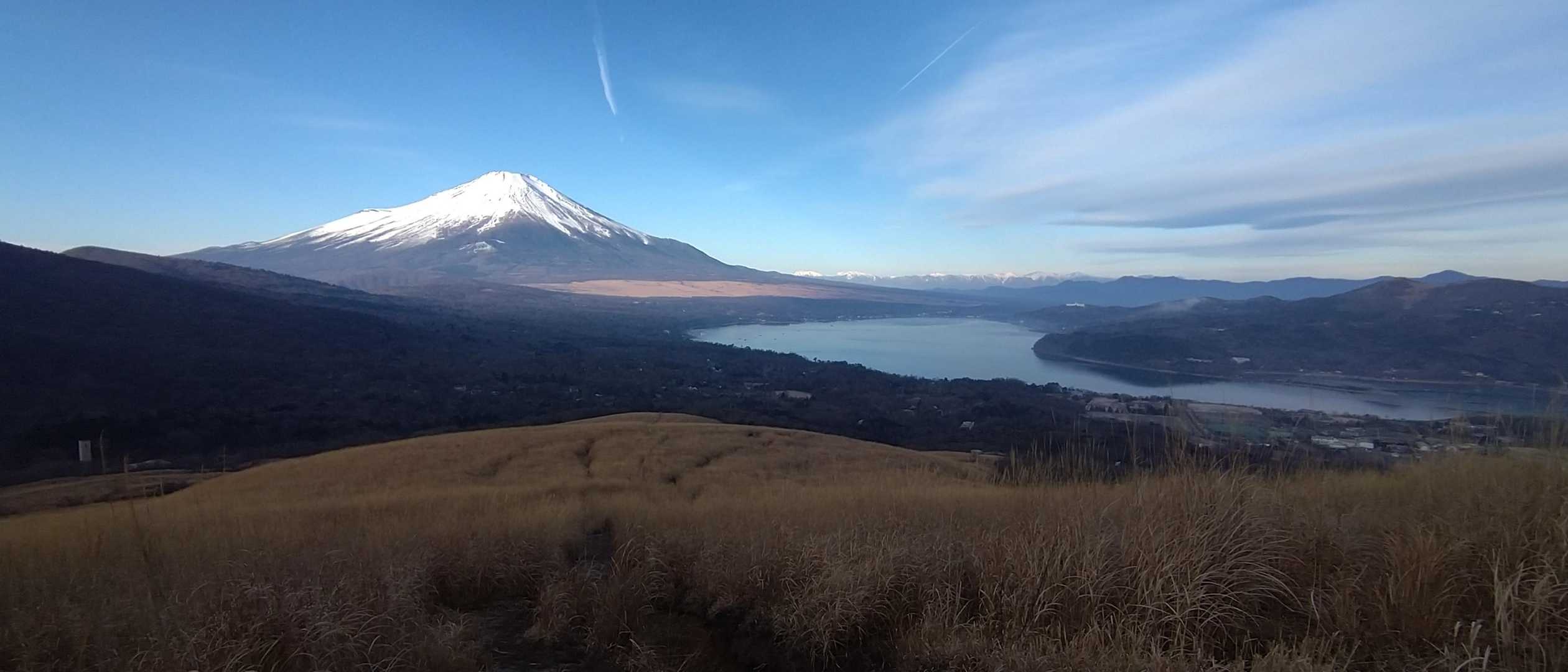 富士山・山中湖・南アルプス・黄金ススキ・飛行機雲の5点セット。
